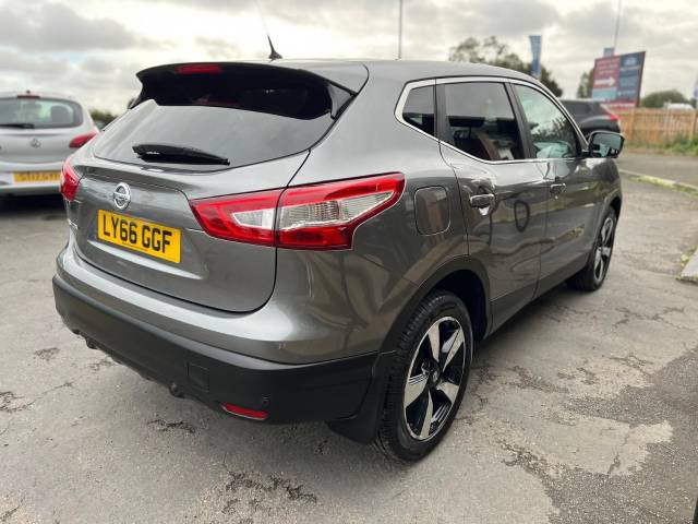 2016 Nissan Qashqai 1.6 dCi N-Connecta 5dr Xtronic