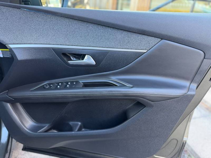 Peugeot 3008 2018 (18)