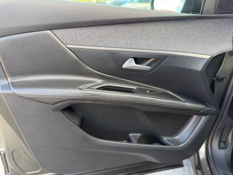 Peugeot 3008 2018 (18)