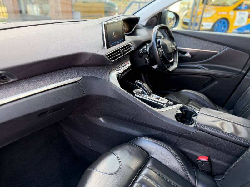 Peugeot 3008 2018 (18)